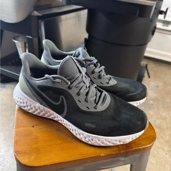 Nike | Shoes | Nike Black And Gray Athletic Shoes With  display picture 3